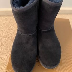 Ugg Classic Short Navy Size 7 new in box